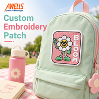 Écusson brodé personnalisé motif fleur souriante avec logo Bloom pour vestes, sacs, chapeaux et vêtements AWELLS