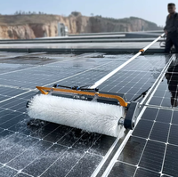 Machine de nettoyage de panneaux solaires électriques en gros – Nettoyeur à brosse rotative PV avec perche télescopique pour fermes solaires et distributeurs