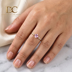 Bague de fiançailles de luxe moderne en or massif 14 carats avec diamant de laboratoire taille brillant rond et saphir padparadscha de laboratoire - Product Image 4