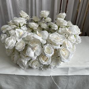 GreenLife Vente Flash Candelabres en Soie Blanche Élégants pour Décoration de Table et Centres de Table de Mariage - Product Image 4