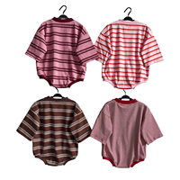 Bruine gestreepte romper voor peuters, zacht katoen, casual, korte mouwen, bubbelmodel, ademend, zomerbabykleding met drukknoopsluiting