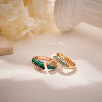 Anillo Abierto en Forma de Serpiente, Latón Chapado en Oro Rosa con Incrustaciones de Malaquita y Madreperla, Anillo Ajustable de Lujo para Mujer