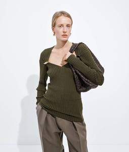 Bolso de hombro Bottega BV Travel Campana con silueta archivable en suave piel Intrecciato con cierre de lazo Veneta - Product Image 2