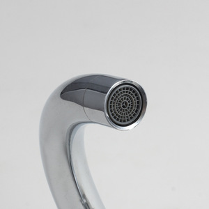 Robinet de cuisine mural à poignée unique, noyau en céramique de 15 cm, rotation à 360 degrés, style contemporain - Product Image 2