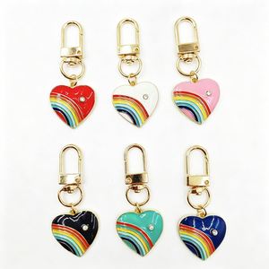 Porte-clés minimaliste en alliage émaillé avec strass en forme de cœur arc-en-ciel, breloque pour sac ou voiture, cadeau promotionnel pour fête - Product Image 1