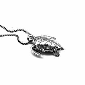Yunnique – collier avec pendentif tortue en acier inoxydable, bijoux de mode unisexes en forme d'animal - Product Image 5