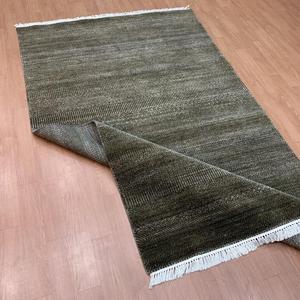 Tapis traditionnel en laine vert olive, tissé à la main, texturé, motif géométrique artisanal, adapté aux animaux domestiques, écologique, noué à la main - Product Image 1