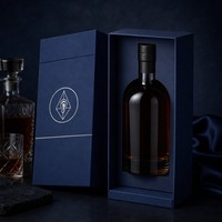 Caja de Regalo para Whisky Indigo, Caja de Papel Rígida con Tapa y Base, Logotipo Geométrico en Papel Plateado, Empaque Premium Personalizado para una Sola Botella de Licor