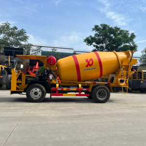 Camion malaxeur à béton autochargeur avec moteur et boîte de vitesses |   Capacité de 1,2 m à 6 m |   Haute efficacité |   Vente directe d'usine - Product Image 1