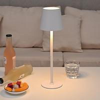 Lampe de table LED tactile de luxe pour la décoration intérieure, lampe LED rechargeable pour l'extérieur, lampe de table en métal pour restaurant