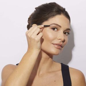 Pinzas de cejas extremadamente duraderas con punta inclinada para una perfecta definición y modelado de cejas - Product Image 3