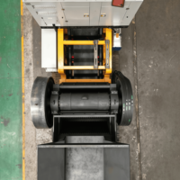 Concasseur à mâchoires mobile sur chenilles PEX300x1300 30-105t/h, télécommande PLC, 33000kg pour le broyage des déchets de construction et la démolition