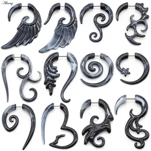 Großhandel 16G Cheater Ohrstecker Maße grau schwarze Farbe Acryl Fleisch Ohrring Flügel Herzspirale Form Körper Piercing-Schmuck