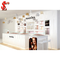 Solution Complète de Mobilier de Luxe Blanc pour Bijouterie : Agencement de Boutique, Vitrine, Comptoir, Niche Murale, Armoire LED