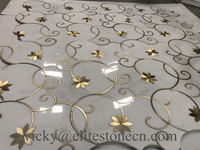 Mosaïque de marbre en jet d'eau avec incrustation de laiton irrégulière, design luxueux pour mur décoratif