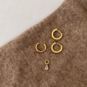 Grandes soldes Vente en gros Mode Boucles d'oreilles créoles en acier inoxydable plaqué or 18 carats avec zircon de luxe pour femmes - Product Image 2