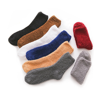MINGZHI Chaussettes en peluche d'équipage de couleur unie chaudes pour l'hiver bon marché Logo personnalisé Vente en gros Chaussettes de sol en farine de corail Chaussettes confortables pour hommes
