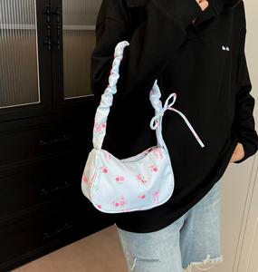 Sac messager pour femme à imprimé floral, sac à main à bandoulière plissé, mini sac bandoulière pour un usage quotidien - Product Image 6