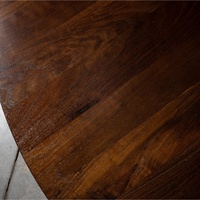 Table à manger ronde moderne en bois de luxe non identifiée, de couleur brun foncé, avec piédestal circulaire