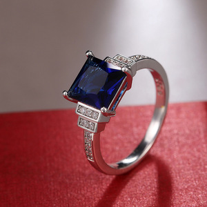 Anello di colore blu intenso dal design elegante per donna - Product Image 4