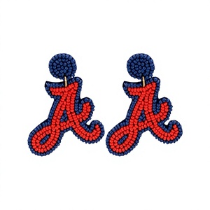 Pendientes Artesanales con Cuentas de Cristal y Logotipo de los Atlanta Braves, Cuentas de Vidrio, Tela Personalizada, Bordado de Algodón Rojo y Azul - Product Image 1