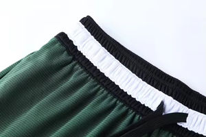 Tenue de basketball américaine personnalisée en maille 100 % polyester, imprimée en usine, coupe ample, séchage rapide, anti-humidité - Product Image 4