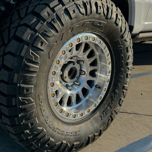 機械加工されたフェイスビードロック4x4ホイール 6x139.7 17x8.5 10 0mmPCD 8*130mm 8*139.7 ジェイルブレイク リデイ ダッジチャージャー用 中古 - Product Image 1