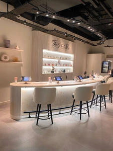 Escritorio de uñas de lujo moderno Salón de belleza Manicura Estación de arte con múltiples asientos Barra de uñas de lujo - Product Image 3