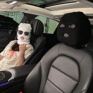 Funda Universal de punto para reposacabezas de coche, para la mayoría de los modelos de vehículos, accesorio de asiento de moda en blanco y negro - Product Image 1