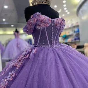 שמלת נשף נסיכת מומולאו סגולה שמלות קינסנרה 2024 אפליקציות מחוץ לכתף 3D פרח וסטידו דה 15 אנוס שמלות מחוך