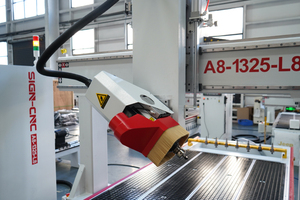Routeur CNC Syntec 4 axes avec tête pivotante haute portée 180°, ATC, usinage de profilés et de surfaces courbes, machine de gravure à broche unique - Product Image 5