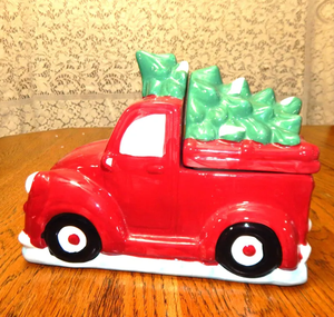 Bocal à biscuits Pot à bonbons en céramique peint à la main Old East Main Red Pick up Truck Hauling Christmas Céramique Cookie Jar - Product Image 3
