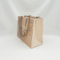 Bolsas de papel de compras personalizadas al por mayor, bolsas de papel de regalo de lujo con logotipo impreso, embalaje con asa