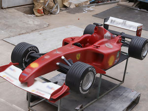 Statue de <span class=keywords><strong>voiture</strong></span> de course de Formule 1 en fibre de verre rouge, taille mini, pour décoration de stand d'exposition de concessionnaires automobiles - Product Image 3