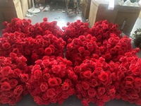 Fleurs et plantes décoratives OEM, centres de table pour événements de mariage, boule de fleurs artificielles en soie, décorations de mariage, fournitures