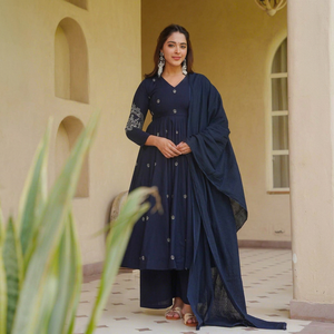 Conjunto de Salwar Kameez Azul Marino Tejido y Bordado sin Cuello para Mujer, Traje Largo con Lehenga para Fiesta o Boda - Product Image 1