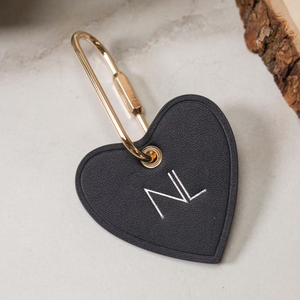 Llaveros modernos en forma de corazón en relieve llavero de Metal gancho personalizado estilo de dibujos animados llavero de cuero gran Idea de regalo - Product Image 3