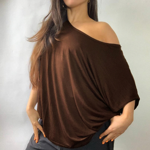 T-shirt asymétrique uni à épaules dénudées pour femme, coupe ample décontractée à manches courtes, haut basique tendance été 2026 - Product Image 5