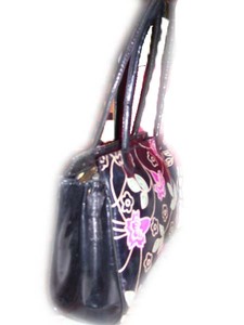 Pochette pour femme en cuir véritable avec broderie géométrique, fermeture à glissière et deux anses - Product Image 4