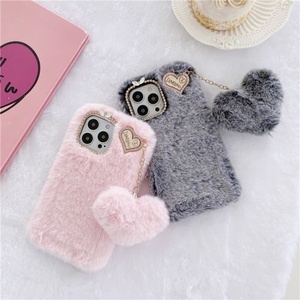 <span class=keywords><strong>Funda</strong></span> de teléfono peluda para niñas Moda Para <span class=keywords><strong>iPhone</strong></span> 16 Pro Max 15 14 <span class=keywords><strong>13</strong></span> <span class=keywords><strong>funda</strong></span> de cámara de Círculo de Diamante brillante con <span class=keywords><strong>colgante</strong></span> de Bola de Pelo de amor - Product Image 6