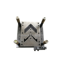 Moules d'angle pour conduits et matrices d'angle TDF intégrées à des matrices de poinçonnage, compatibles avec les pinces en G, moules d'estampage
