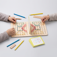 Juego de Mesa Geométrico de Madera para Niños, Juego de Carreras para 2 Jugadores, Juego de Creación de Formas con Bandas Elásticas de Ritmo Rápido, con Tarjetas de Referencia de Patrones