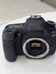Appareil photo reflex numérique Canon EOS 80D d'occasion, boîtier seul, 24,2 MP, APS-C, écran tactile multi-angle, pour photographie et vlogging - Product Image 1