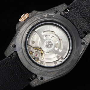 Montre-bracelet sportive décontractée en fibre de carbone robuste avec bracelet en nylon, verre saphir, aiguilles lumineuses et fenêtre de date - Product Image 6