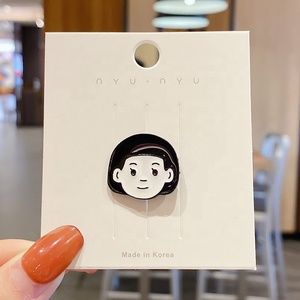 Pin de solapa de metal duro de moda con diseño de mariposa, tipo broche de goma y esmaltado, venta al por mayor, personalizado, con tarjeta de soporte - Product Image 4