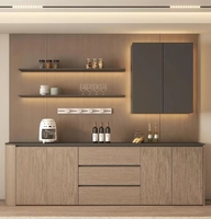 Armoire à vin intégrée moderne de luxe vert foncé avec évier intégré et espace de présentation pour bar à domicile