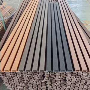 Panneaux muraux extérieurs en WPC durables à bon prix, grille en WPC pour mur en <span class=keywords><strong>béton</strong></span> <span class=keywords><strong>extérieur</strong></span> - Product Image 1