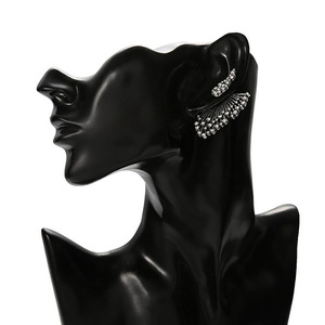 Orecchini a Forma di Ala per Donne, Accessorio Elegante e Scintillante per l'Orecchio - Product Image 3