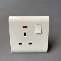 Design moderne à volets blanc BS1363 Conforme à la double prise britannique Durable Réseau NFC 45A Max. Current 220V Max.