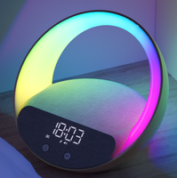 2024 Gloednieuw product 4-in-1 multifunctionele draadloze oplader LED nachtlamp bureaulamp met wekker en muziekspeaker